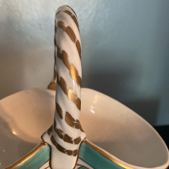 Paris Royal Peint La Main Porcelain Floral Basket - Picture 5 of 6